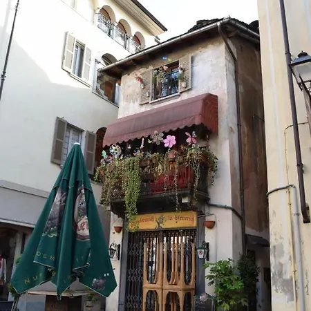 Residenza La Roggia アパート ヴァラッロ